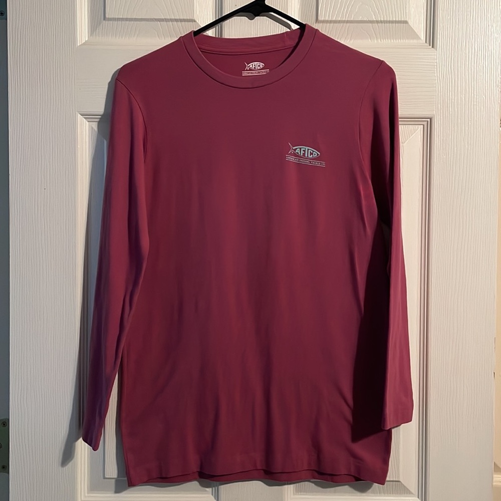 AFTCO long sleeve T-shirt.